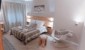 Отель Hotel Les Flocons  Ле Де Альп